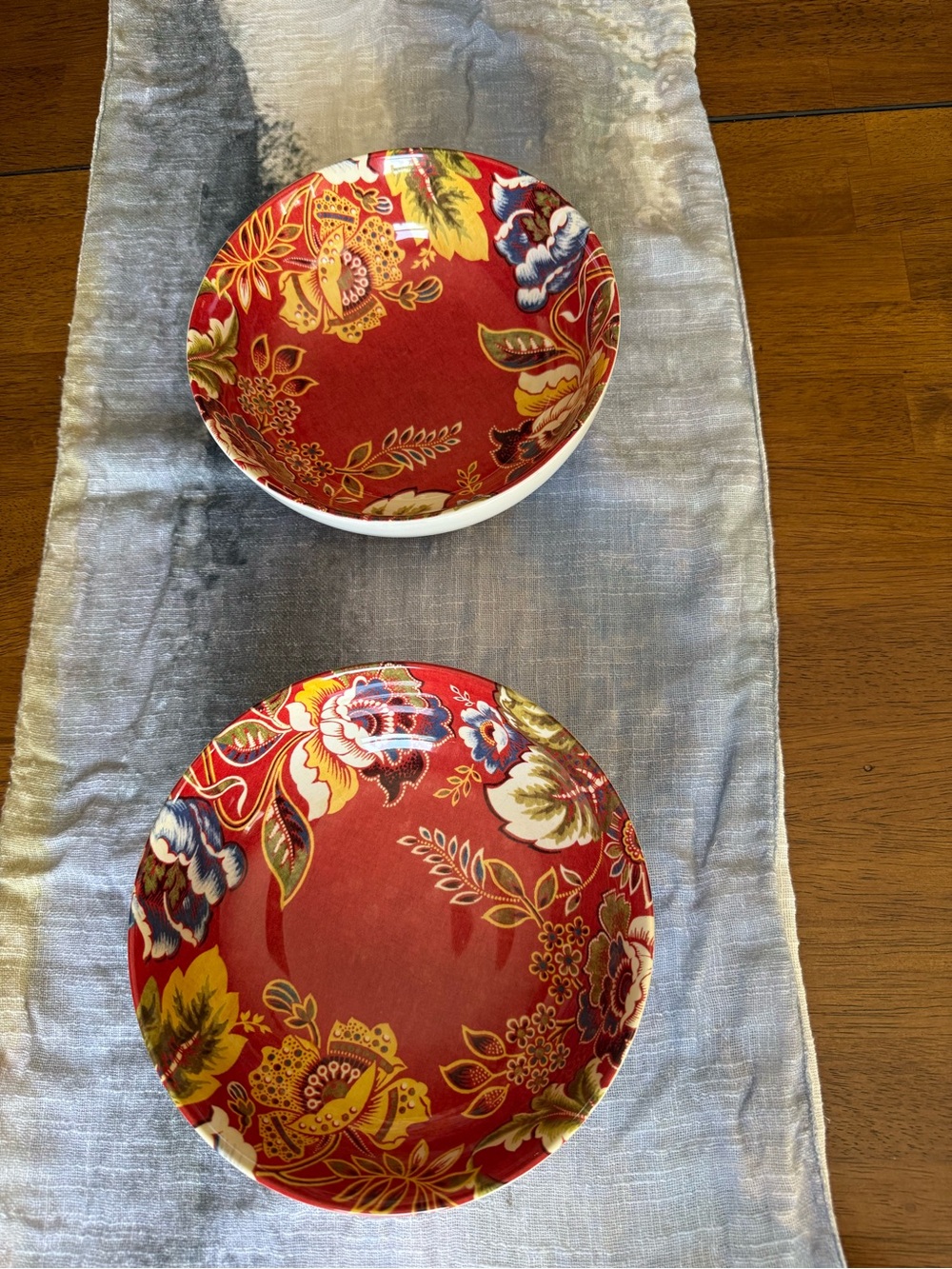 Set of 2 bowls Williams Sonoma Fleur Red Spanish flower Vibrant 8”